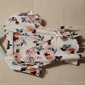 BLOUSE Floral ONE❤️CLOTHING Size XS Loose sleeve
